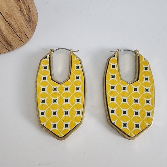 NWT Boho Retro Yellow Tile Wood Earrings - Picture 2 of 6